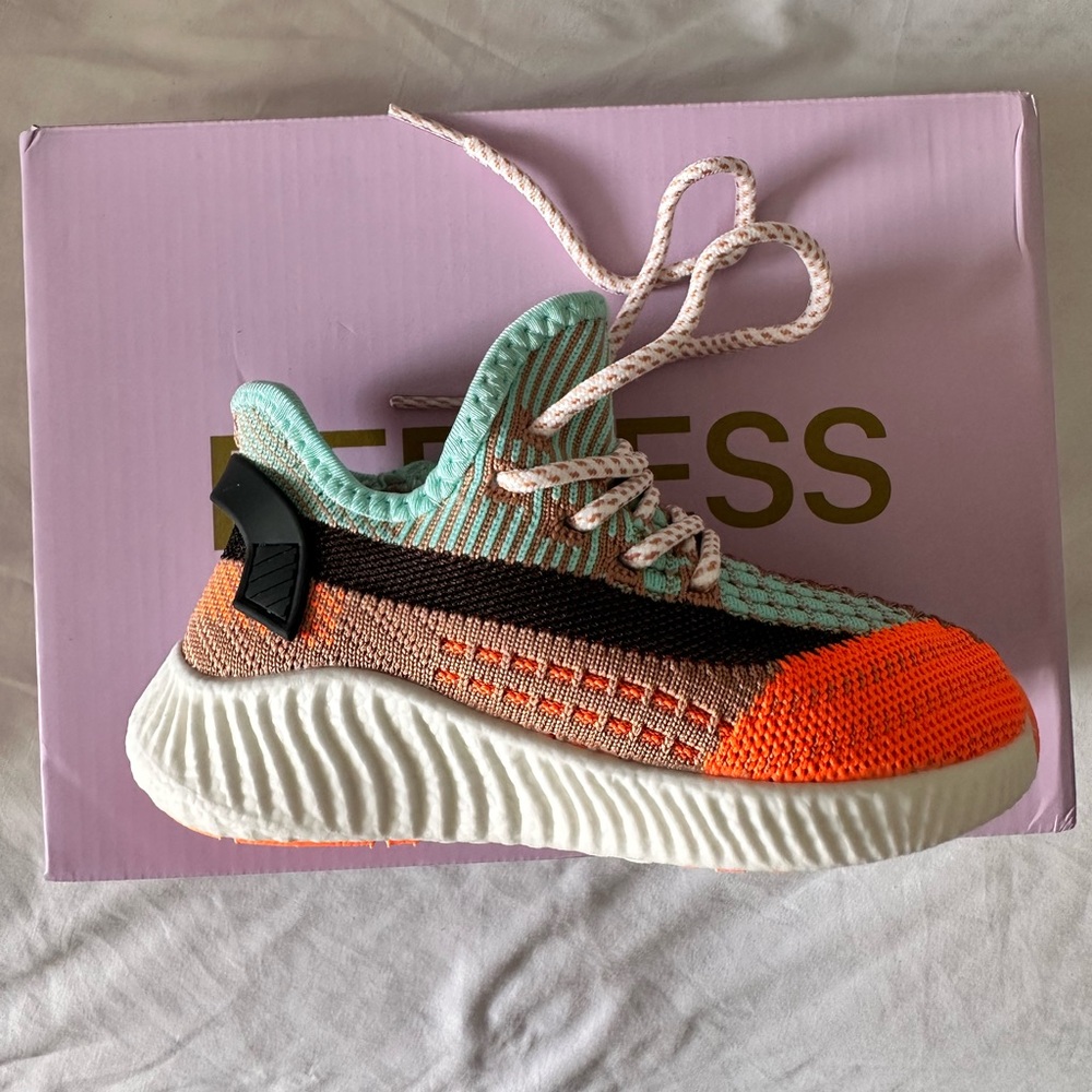 Sneaker for kids size 10